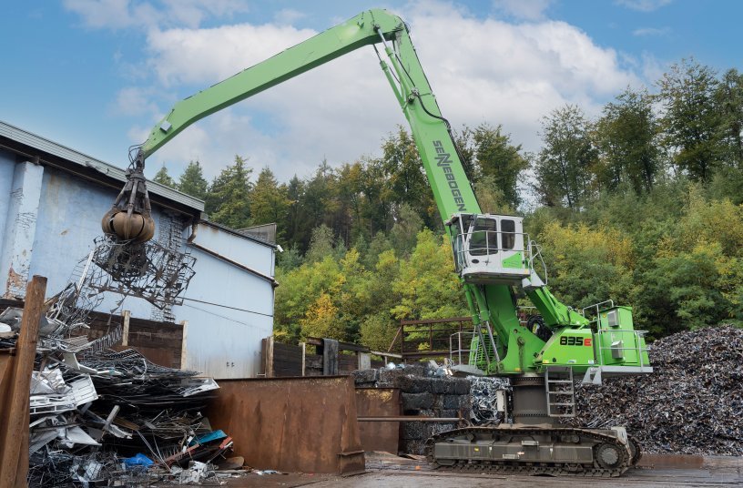 SENNEBOGEN 835 E in the electrical version: Smart connection to the in-house photovoltaic system results in operating cost savings of no less than 60 % at Klichta Rohstoffe & Recycling  <br> Image source: SENNEBOGEN Maschinenfabrik GmbH