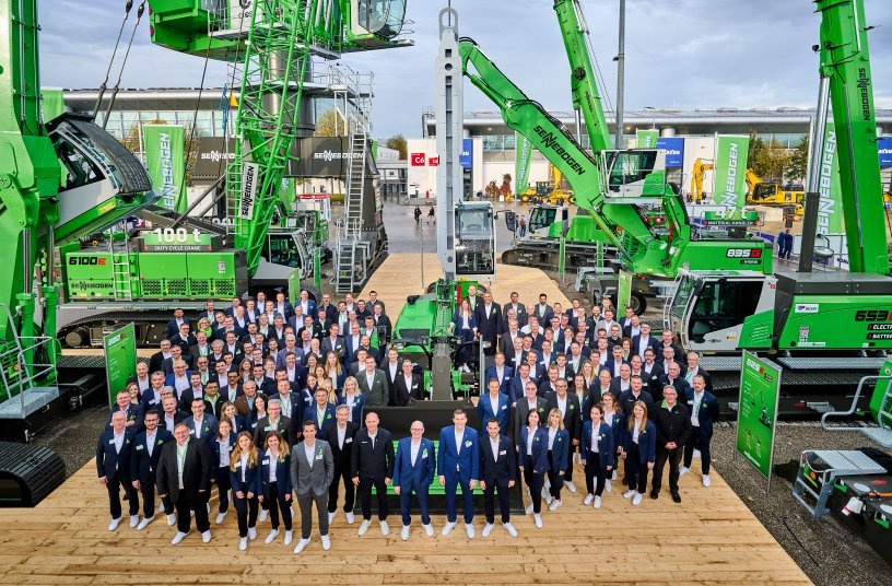 SENNEBOGEN guarantees worldwide presence with more than 180 international sales partners and with over 300 service points. With a large, international team and a total of 12 machine exhibits from all application areas, SENNEBOGEN also welcomed the large number of bauma trade fair visitors, which exceeded all industry expectations. <br>IMAGE SOURCE: SENNEBOGEN