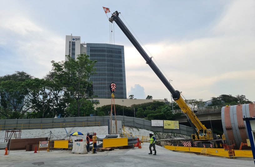 Singapore's first Grove GMK5250XL-1 delivered to Sin Heng Heavy Machinery <br> Image source: THE MANITOWOC COMPANY, INC.