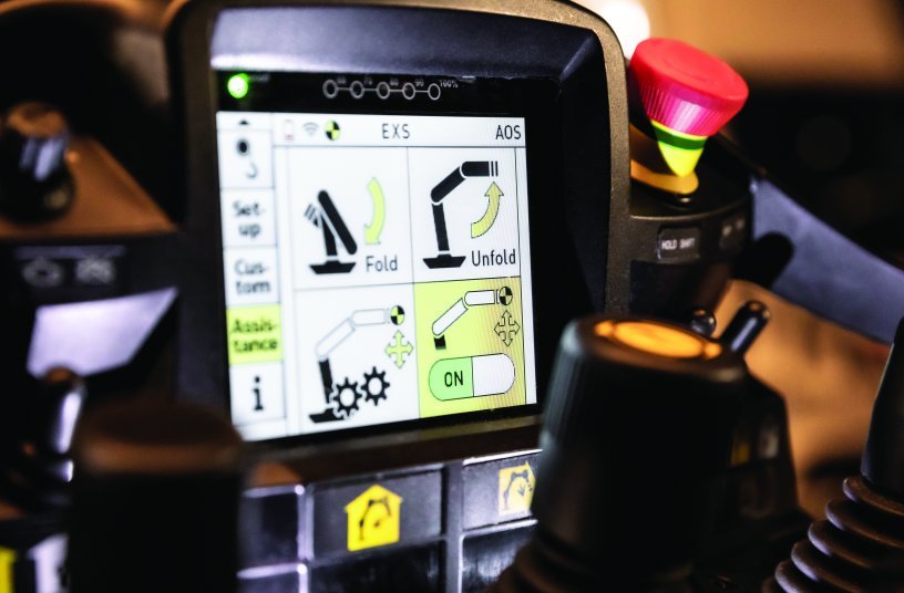 The innovative Smart Control to control the crane tip unites the crane with the operator and revolutionizes the work process. <br>IMAGE SOURCE: © PALFINGER