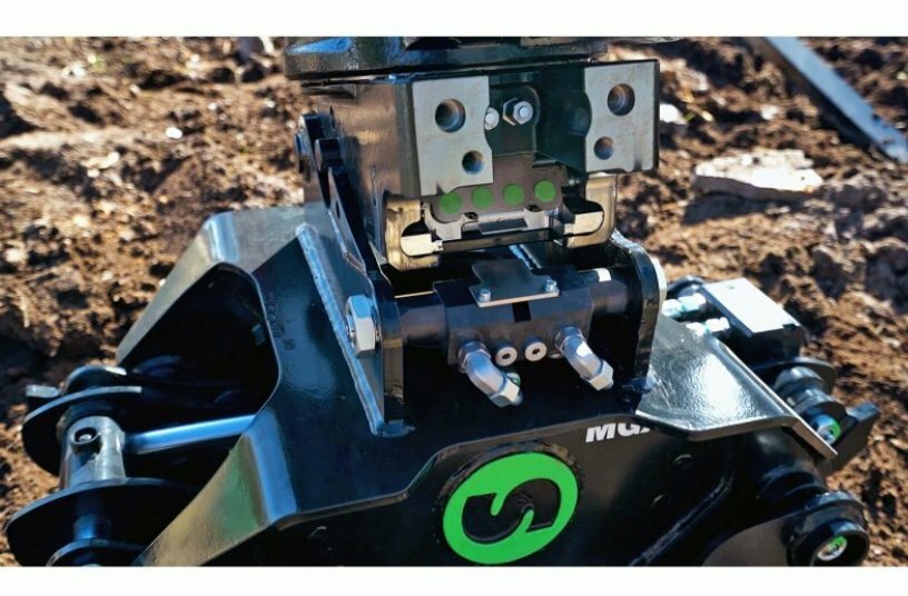 Steelwrist SQ40 Coupler With MGX4 Multi Grapple<br>IMAGE SOURCE: Steelwrist AB