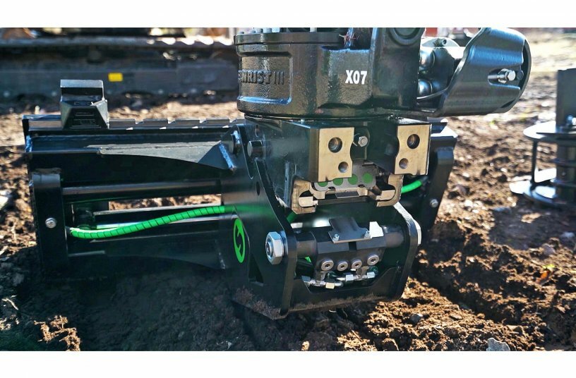 Steelwrist X07 Tiltrotator And Pallet Fork With SQ40 Interface<br>BILDQUELLE: Steelwrist AB