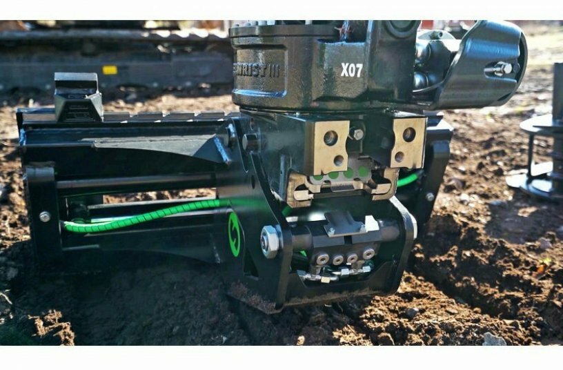 Steelwrist X07 Tiltrotator And Pallet Fork With SQ40 Interface<br>IMAGE SOURCE: Steelwrist AB