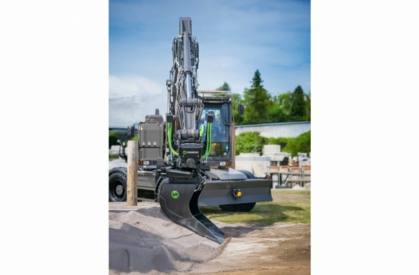Steelwrist XTR20 tiltrotator on excavator<br>IMAGE SOURCE: Steelwrist AB