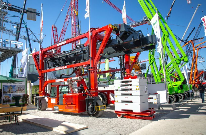 Straddle Carrier at the Combilift Stand<br>IMAGE SOURCE: Combilift
