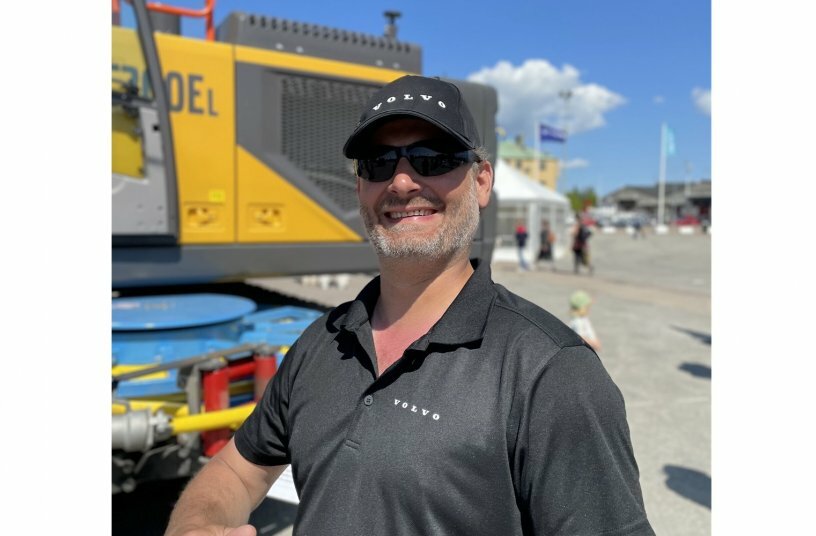 Bobbie Frank, Research leader at Volvo CE, with the grid-connected excavator from Volvo CE.<br>IMAGE SOURCE: Volvo Construction Equipment