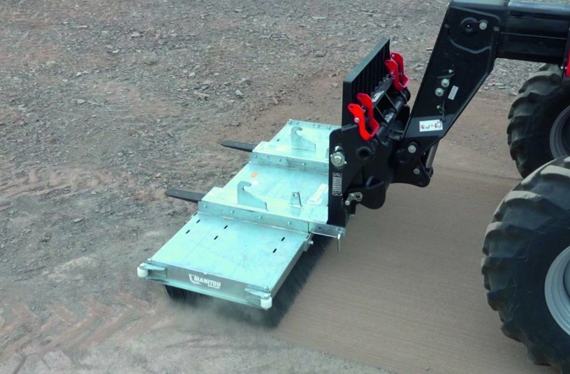 Push Broom attachment<br>IMAGE SOURCE: Manitou Deutschland GmbH