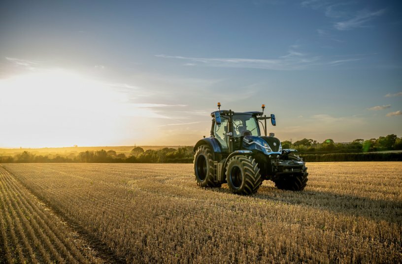 FPT Industrial's N67 natural gas engine powers the world's first natural gas-powered tractor, developed by New Holland Agriculture<br>IMAGE SOURCE: FPT Industrial