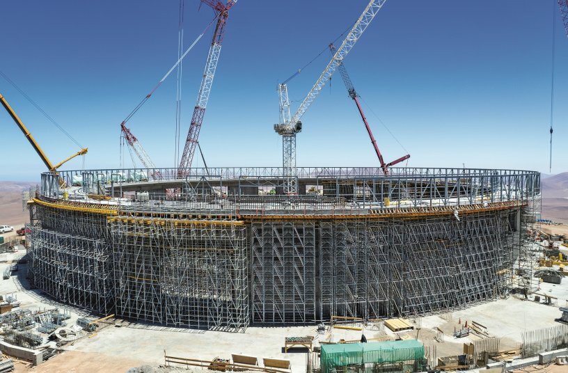 By combining the ST 100 Stacking Towers with components from the PERI UP Scaffolding Kit, access to the platform above could be created.<br>IMAGE SOURCE: PERI SE