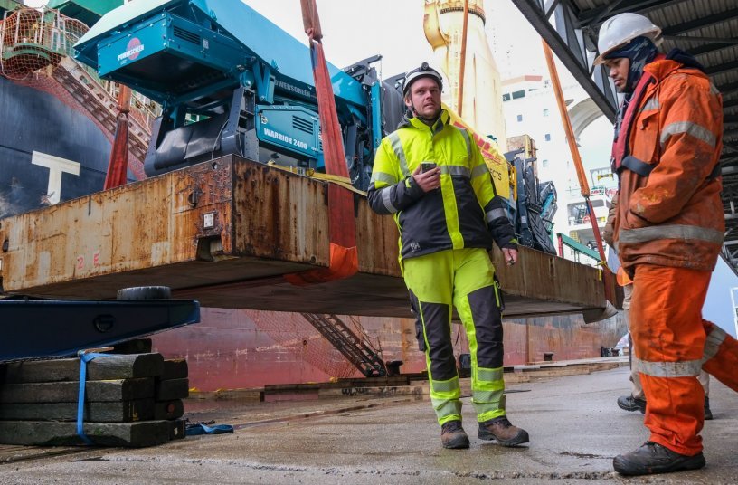 Terex Charters Vessel to Ship 30 Machines from UK to Australia<br>IMAGE SOURCE: Terex