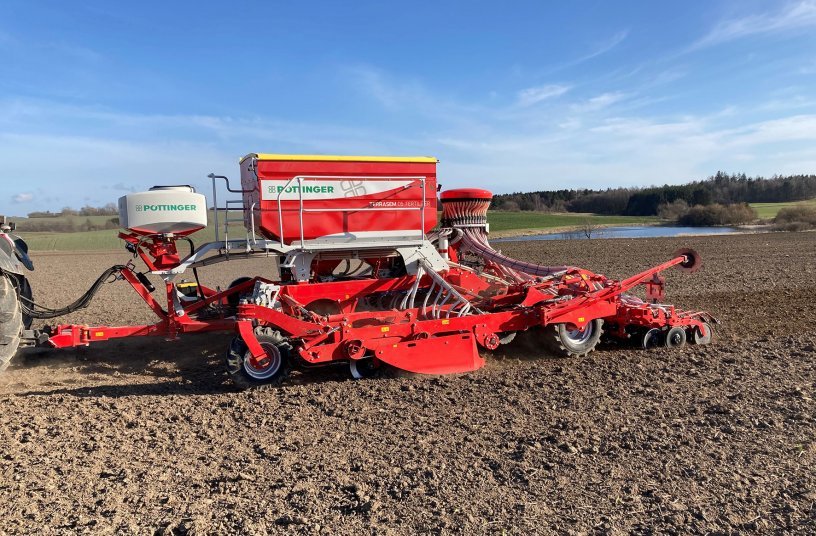 Resource-saving sowing, TERRASEM C6 FERTILIZER with TEGOSEM 500 <br> Image source: PÖTTINGER Landtechnik GmbH 