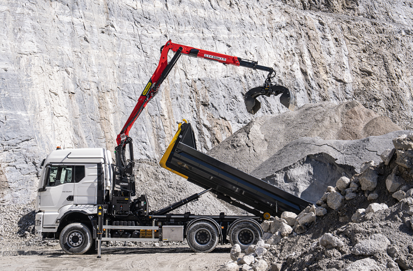 The first prototype from the GENERATION 3 Urban Range of recycling cranes combined with an advanced hookloader.<br>IMAGE SOURCE: PALFINGER