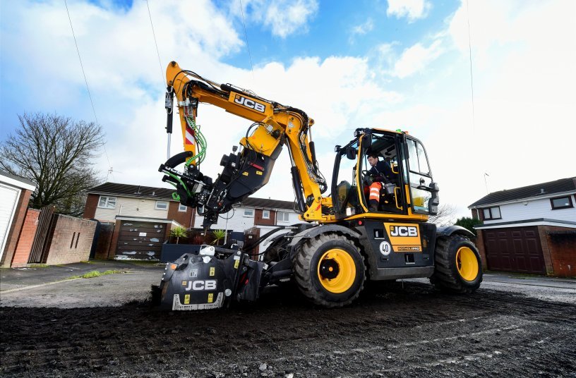 The JCB PotholePro in action on the streets of Stoke-on-Trent<br>IMAGE SOURCE: JCB Press Office