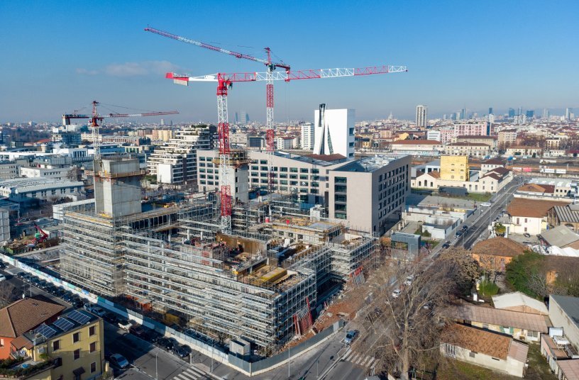 Three Potain cranes deployed for Symbiosis urban regeneration project in Milan, Italy  <br> Image source: MANITOWOC COMPANY, INC.