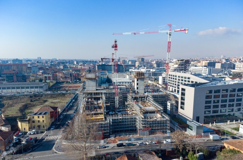 Three Potain cranes deployed for Symbiosis urban regeneration project in Milan, Italy  <br> Image source: MANITOWOC COMPANY, INC.