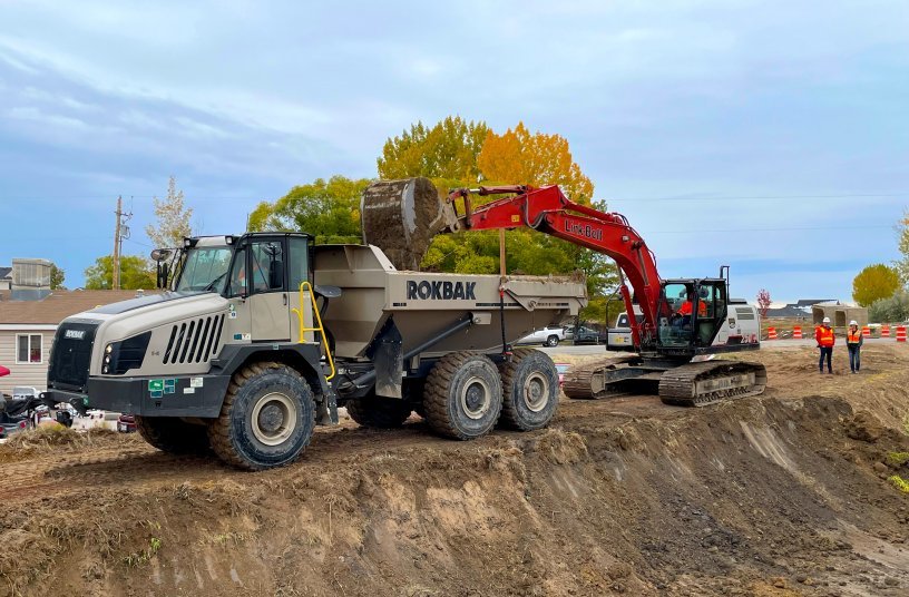 Zwei Rokbak RA30 transportieren in Utah (USA) Gestein und Schutt <br>BILDQUELLE: Rokbak