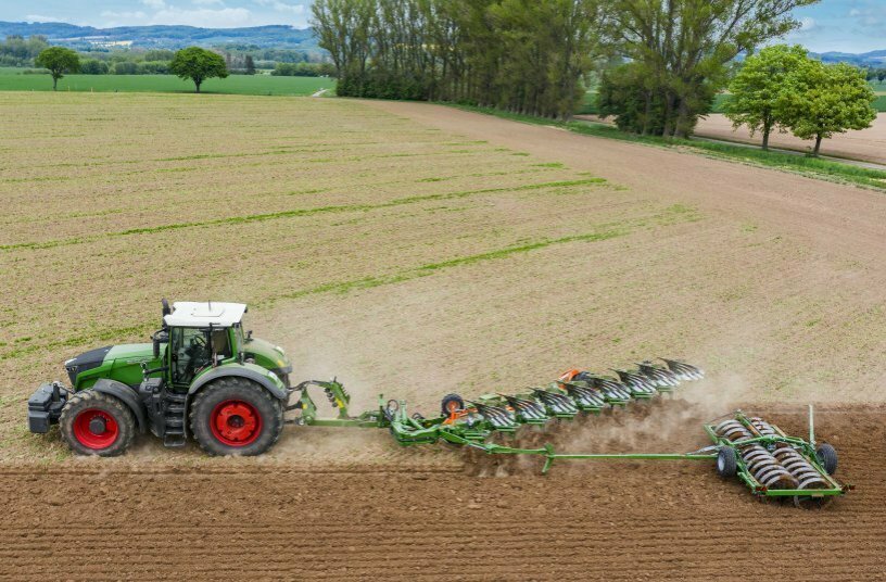 On land ploughing with the new AMAZONE Tyrok 400 Onland semi-mounted reversible plough.<br>IMAGE SOURCE: AMAZONEN-WERKE H. DREYER SE & Co. KG