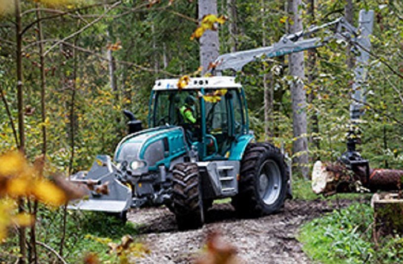 Der Systemschlepper Pm Trac, das Schweizer Taschenmesser unter den Traktoren für den Forst <br> Bildquelle: Pfanzelt Maschinenbau GmbH