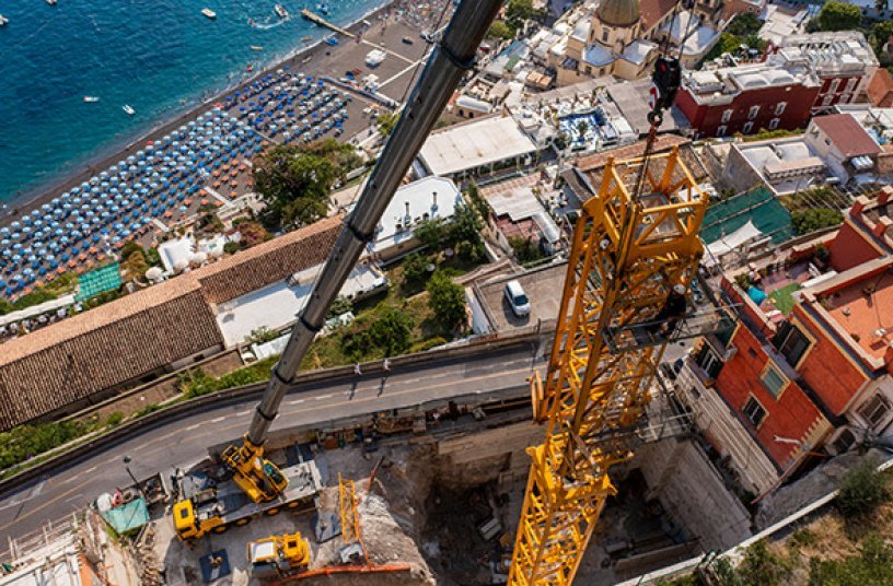 The Grove GMK4100L-1 all-terrain crane’s best-in-class load charts and compact dimensions are ideal for assembling tower cranes on sites such as this where access and space are extremely limited <br> Image source: THE MANITOWOC COMPANY, INC.
