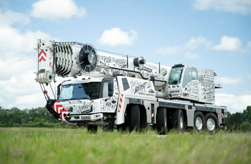 The eye-catching new Grove GMK5150XLe Plug-in Hybrid all-terrain crane is sure to the draw the crowds at Vertikal Days 2025.<br>IMAGE SOURCE: MANITOWOC COMPANY, INC.