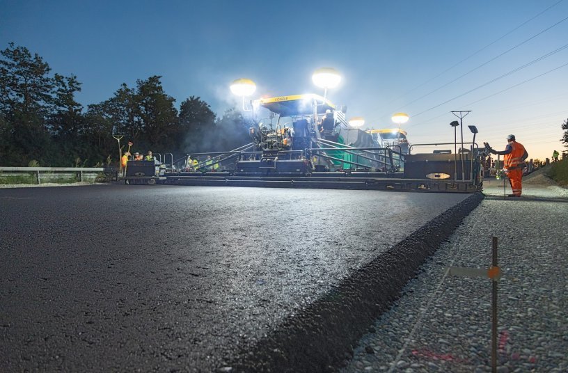 High rigidity: high laydown rates and pave widths of up to 18 m can be achieved with fixed-width screeds from Vögele.<br>IMAGE SOURCE: WIRTGEN GROUP; Vögele