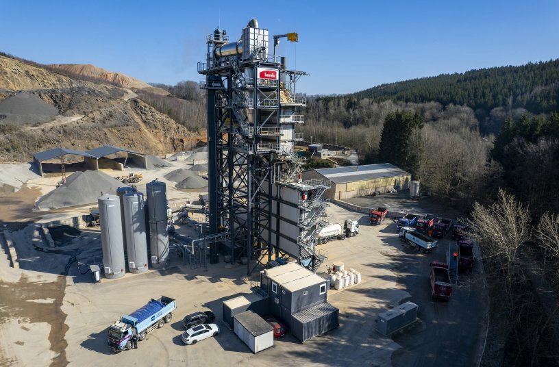 The highest quality and production standards for asphalt mixing: the Benninghoven TBA 4000 plant was the first to be produced at the new Benninghoven facility in Wittlich.<br>IMAGE SOURCE: WIRTGEN GROUP