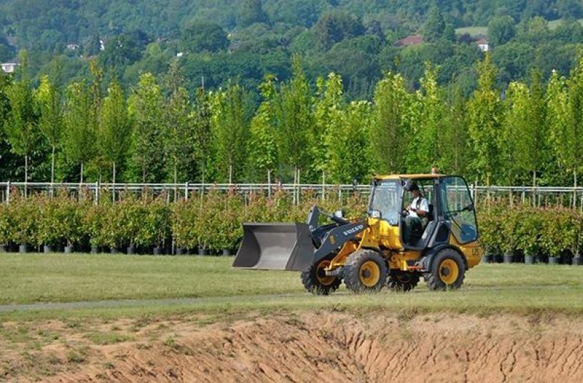 The L25 Electric working on the farm for Leick Baumschulen in Konz<br>IMAGE SOURCE: Volvo Construction Equipment