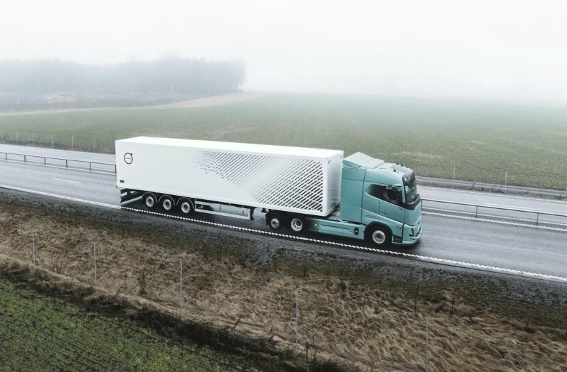 Volvo’s new electric truck has a range of up to 600 kilometers and its batteries can be charged in 40 minutes.<br>IMAGE SOURCE: Volvo Trucks