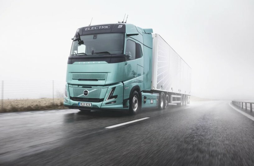 Volvo’s new electric truck has a range of up to 600 kilometers and its batteries can be charged in 40 minutes.<br>IMAGE SOURCE: Volvo Trucks