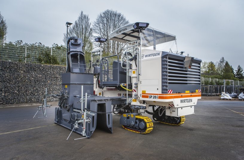 World premiere: With lifting columns connected directly to the chassis, the application-optimised configuration of the SP 20(i) enables efficient paving of monolithic concrete profiles with a height of up to 2.0 m or concrete surfaces with a maximum width of 2.5 m.<br>IMAGE SOURCE: WIRTGEN GROUP