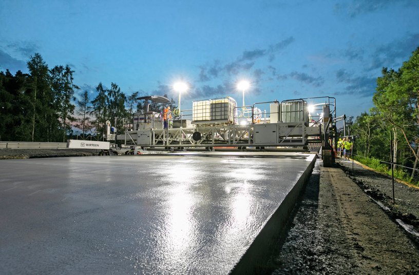 Wirtgen texture curing machines such as the TCM 180(i) are responsible for the finish of the concrete surface by creating the desired surface texture and spraying on a dispersion. <br>Image source: Wirtgen GmbH
