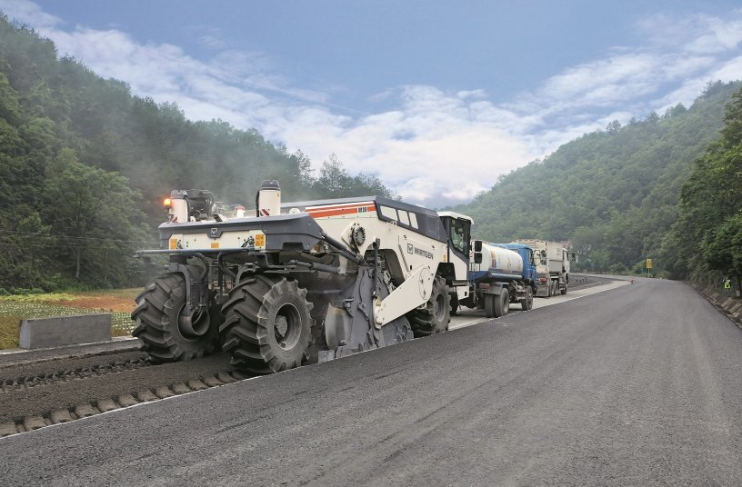 Kaltrecycler und Bodenstabilisierer profitieren von der innovativen Schneidtechnologie der neuen Rundschaftmeißel Generation Z2 von Wirtgen.<br>BILDQUELLE: WIRTGEN GROUP