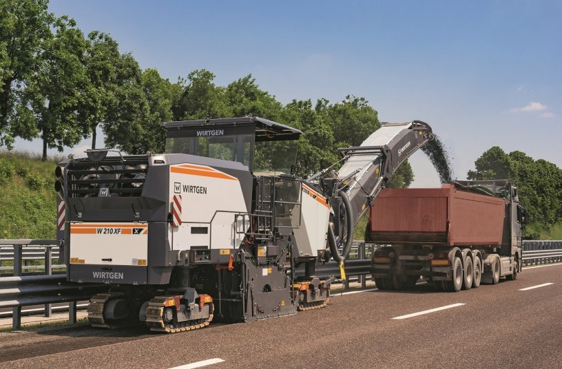 Thanks to its high daily output, the large milling machine from Wirtgen can handle a broad spectrum of applications, ranging from surface layer rehabilitation and full-depth pavement removal to fine milling.<br>IMAGE SOURCE: WIRTGEN GROUP