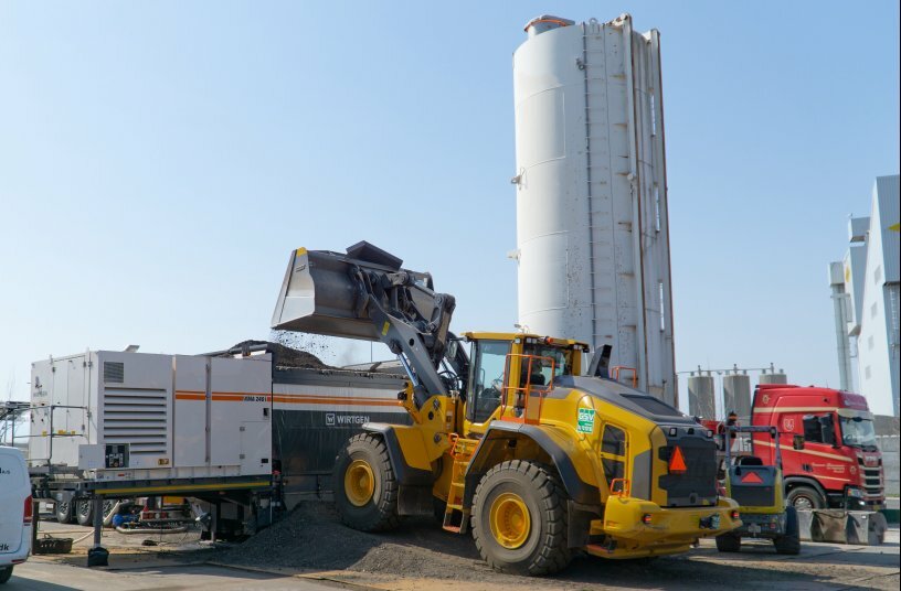 The KMA 240i mobile cold mixing plant produced the bitumen stabilised cold mix from the reclaimed asphalt delivered from the construction site at a rate of 300 t per hour.<br>IMAGE SOURCE: WIRTGEN GROUP