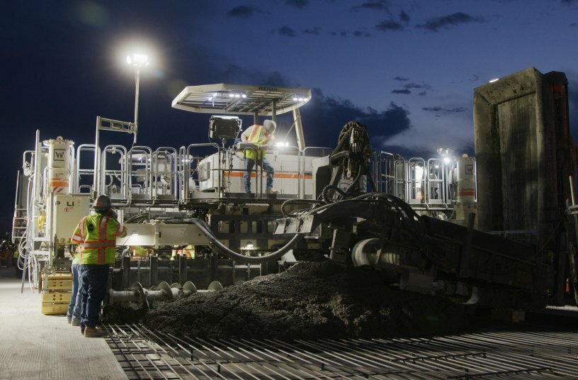 Wirtgen WPS 102i: The 2-track placer/spreader places and spreads concrete at widths of 4 to 12 m and a thickness of 500 mm in front of the paver. <br>IMAGE SOURCE: WIRTGEN GROUP