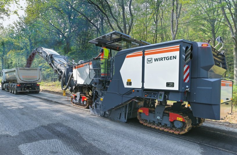 The W 220 XFi cold milling machine from Wirtgen offers high productivity and low specific carbon emissions in all applications.<br>IMAGE SOURCE: WIRTGEN GROUP