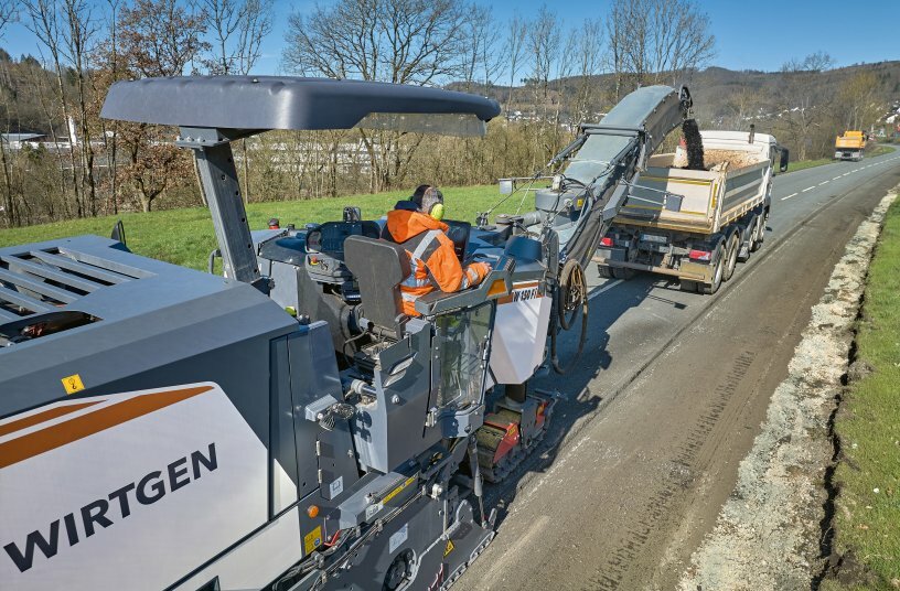 The Wirtgen compact milling machine W 150 F unites high productivity and compact dimensions.<br>IMAGE SOURCE: WIRTGEN GROUP