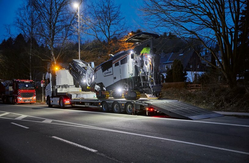The W 100 Fi is also easy to transport thanks to its compact dimensions.<br>IMAGE SOURCE: WIRTGEN GROUP