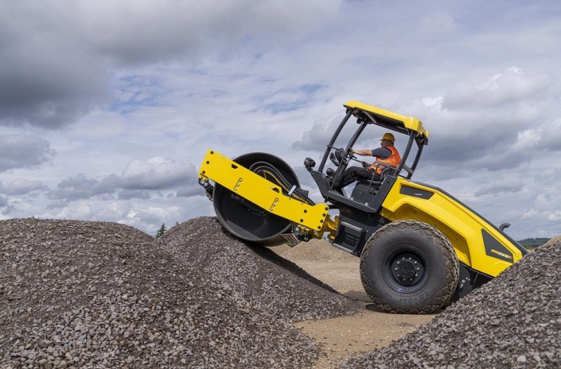 New generation: Smart Line single drum rollers from Bomag.<br>IMAGE SOURCE: BOMAG