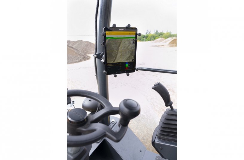 The Smart Line roller generation now also digital: with Joblink and Bomap, roller operators have an overview of the compaction progress on the entire construction site - in real time.<br>IMAGE SOURCE: BOMAG