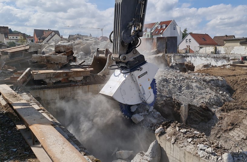 KEMROC cutter wheels with powerful motors and narrow cutter wheels play a central role in environmentally friendly demolition.<br>IMAGE SOURCE: KEMROC