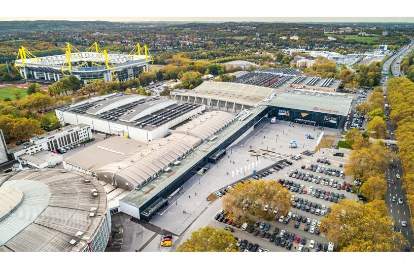Electricity from sunlight: Sustainable electricity is generated on four halls at Messe Dortmund <br> Image source: Westfalenhallen Unternehmensgruppe / Quadroguys GmbH
