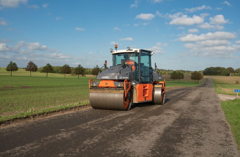 A Hamm DV+90i VV delivers the compaction required to ensure protection of the road surface.<br>IMAGE SOURCE: WIRTGEN GROUP