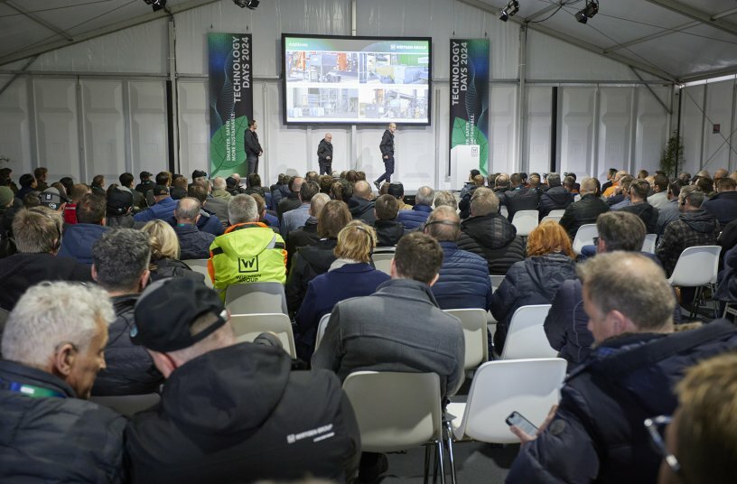The eight technical presentations by international experts drew a large audience. For example, Michael Klein, Product Manager for Digital Products, spoke about how users can benefit from the Operations Center, the digital platform with solutions for the optimisation of processes, machines and services in their everyday work on the construction site. <br>IMAGE SOURCE: WIRTGEN GROUP