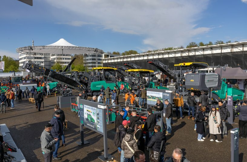 With almost 70 exhibits, the exhibition provided a representative cross-section of the comprehensive range of products offered by Wirtgen, Vögele, Hamm, Kleemann, Benninghoven, CIBER and John Deere.<br>IMAGE SOURCE: WIRTGEN GROUP