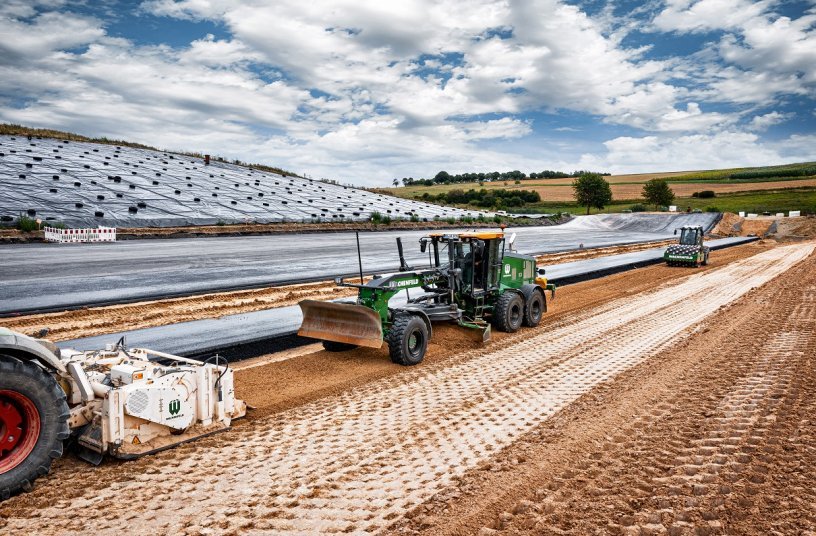 A machine train comprising Wirtgen Group and John Deere equipment took on the challenging task of constructing an impermeable liner for the landfill site.<br>IMAGE SOURCE: WIRTGEN GROUP