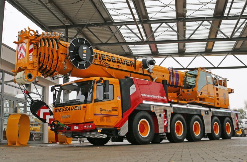Wiesbauer’s new GMK5150L at the Manitowoc factory in Wilhelmshaven. <br> Image source: MANITOWOC COMPANY, INC. 