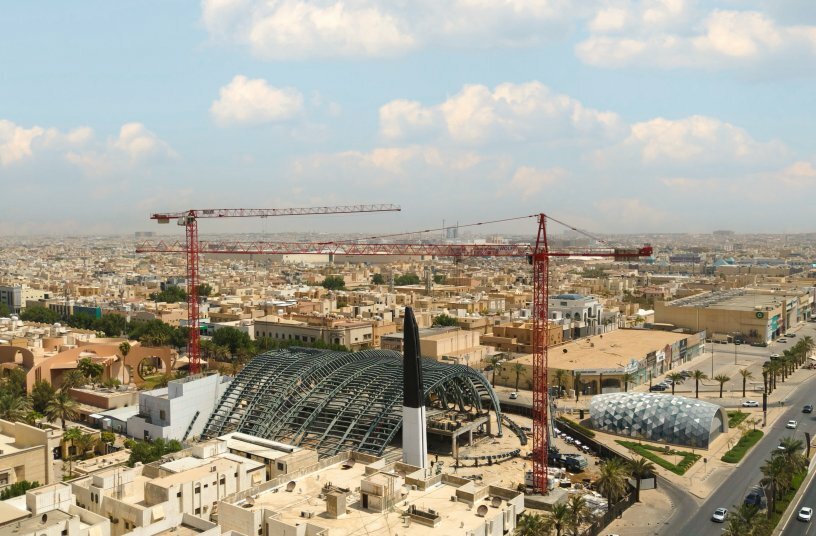 WOLFF Cranes Build Sheikh Saleh Al-Rajhi Mosque in Riyadh | LECTURA Press