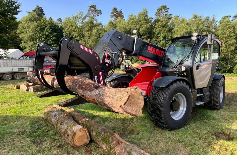 Wood Clamp at Agritechnica 2025<br>IMAGE SOURCE: Manitou Deutschland GmbH