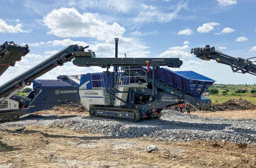 ...and loads onto the cone crusher in the 2nd crushing stage.<br>IMAGE SOURCE: WIRTGEN GROUP